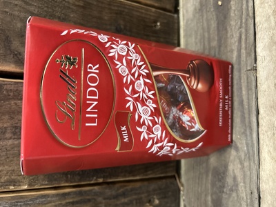 Lindt Lindor Truffles Milk 