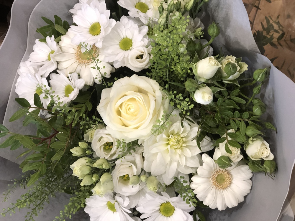 White and green seasonal bouquet 