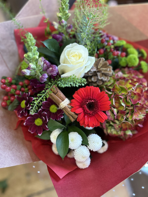 VERY MERRY AQUA BOUQUET 