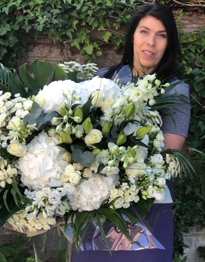 Mega white Country Hand Tied Bouquet 
