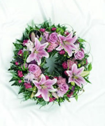 Open Mixed Pink Wreath